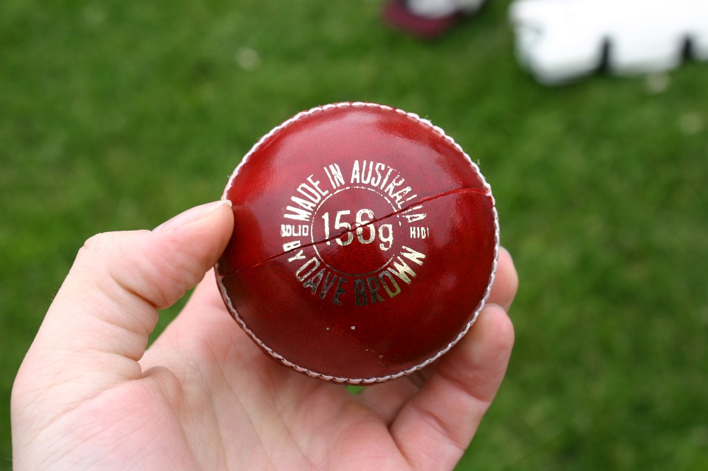 international-cricket-ball-weight
